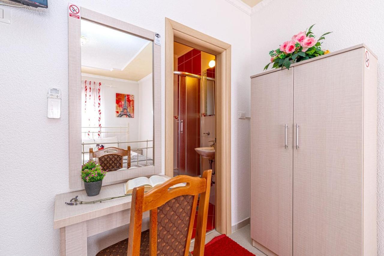 Genoa Rooms Poreč Eksteriør billede
