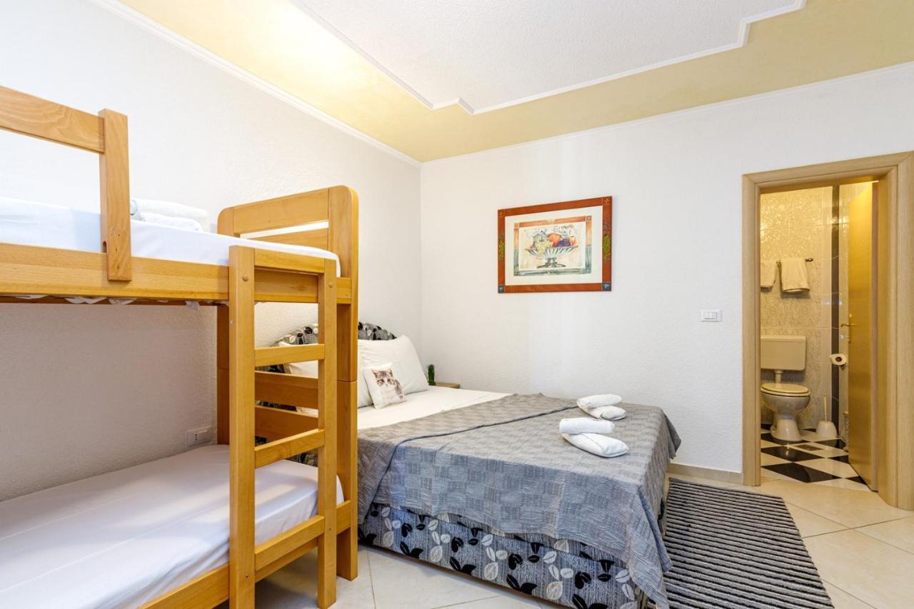 Genoa Rooms Poreč Eksteriør billede